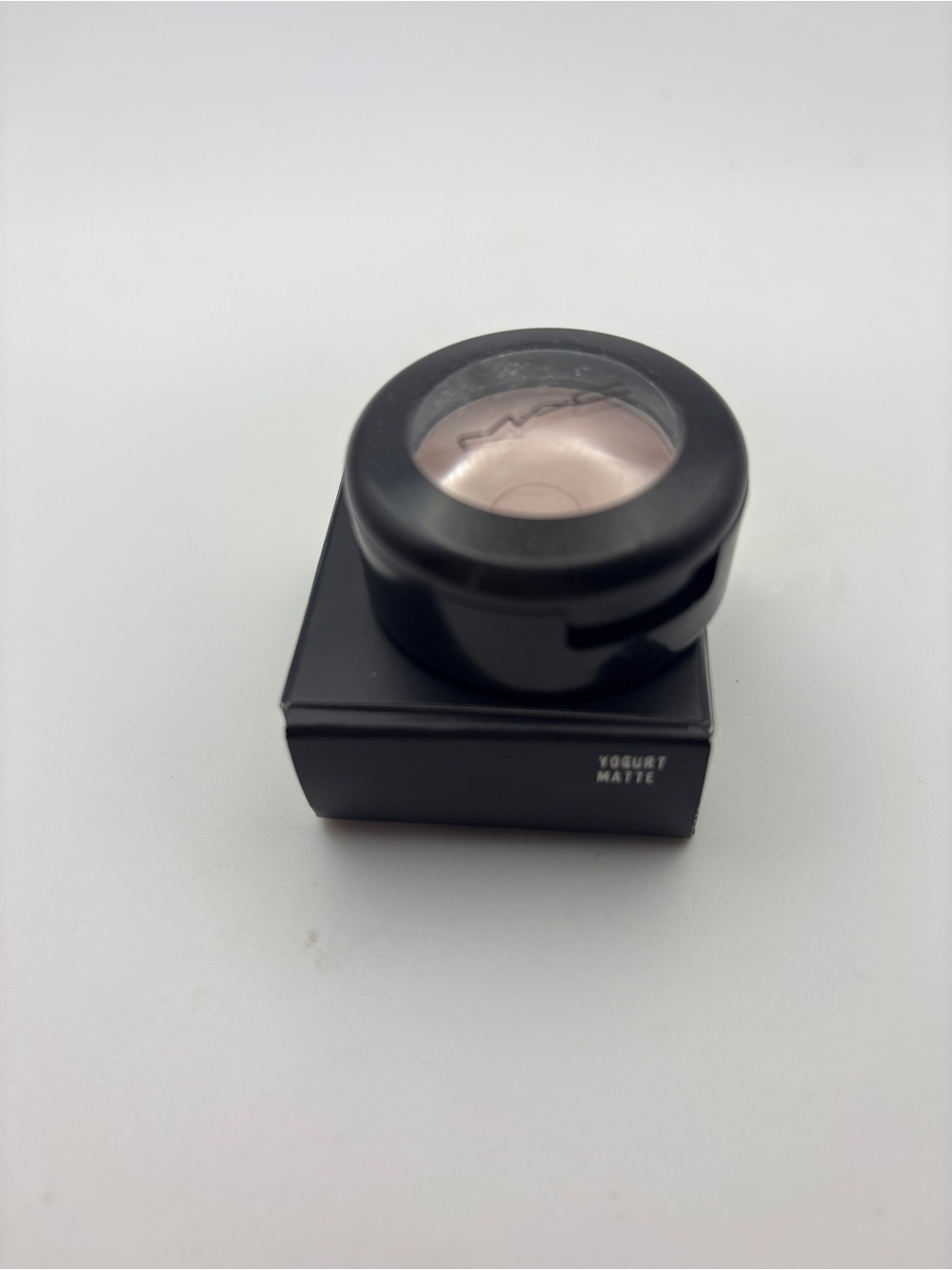 MAC Cosmetics Matte Eyeshadow - Yogurt Matte soft pale pink NEW - Picture 2 of 3